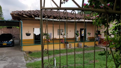 Se vende finca de 20 cuadras en la vía Calarcá barcelona en Calarcá (Municipio)