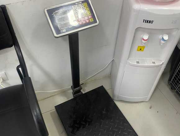 Vendo VETERINARIA funcionado en Guayaquil (Cantón)