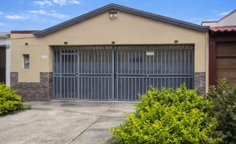 Casa en Venta en Omega San Diego La Unión entre Tres Ríos y Curridabat en Montes de Oro (Cantón)