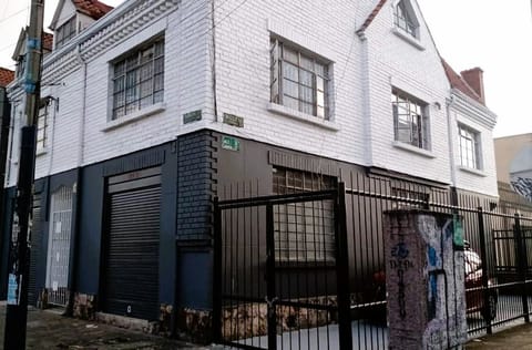 VENTA O ARRIENDO DE CASA DE USO MIXTO EN CHAPINERO. BARRIO SAN LUIS. en Bogotá, D.C. (Municipio)