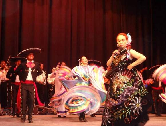 CANTANTE FEMENINA DE RANCHERO
