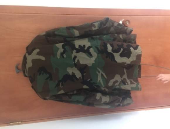 Chaqueta militar casi nueva con envío gratis en Bogotá, D.C. (Municipio)