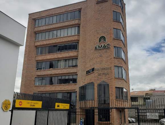 ARRIENDO OFICINA CON EXCELENTE UBICACIÓN en Cuenca (Cantón)