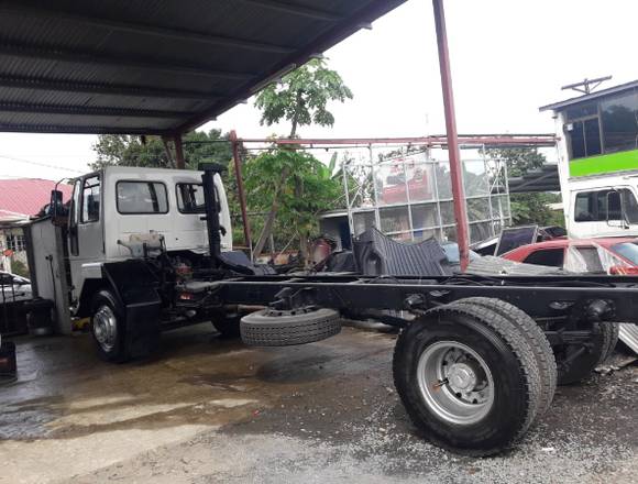 Vendo camión Ashok Leyland 24 pies en Chitré (Distrito)