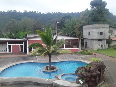 Vendo hosteria en 2 mangas ideal para invertir o retirarte. en Santa Elena (Cantón)