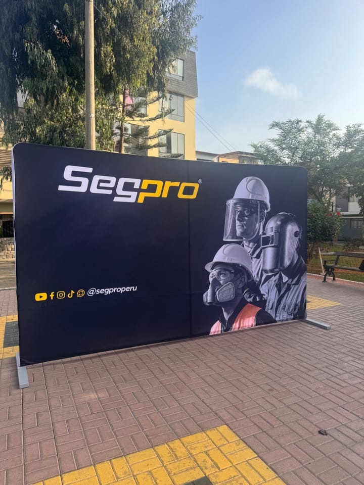 Estructura de exhibición de tela tensada pesada en Lima (Lima 1) (Distrito)