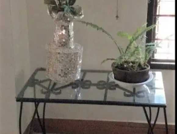 Mesa de hierro y vidrio en Santiago de Cali (Municipio)