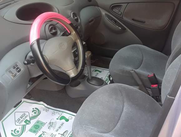 Vendo Toyota Vitz 2003 en Bajos de Haina (Municipio)