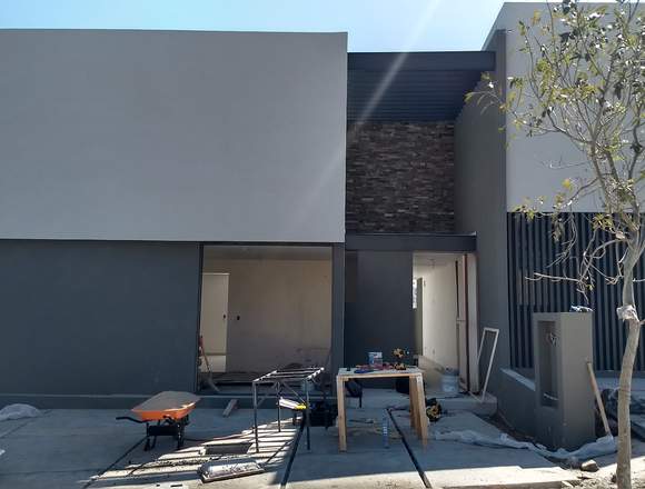 Venta Casa con Recámara en PB dentro de. Altozano