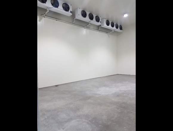 SE ARRIENDA BODEGA CON CUARTOS FRIOS Y OFICINAS.