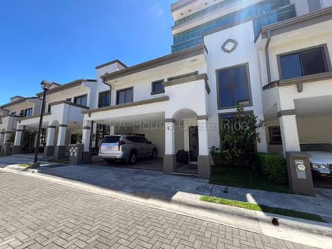 Se vende casa en Ulloa #26-1600