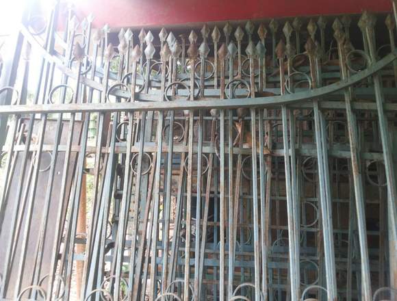 EN VENTA PORTÓN TIPO REJA Y PROTECTORES PARA MURO en Valencia (Municipio)