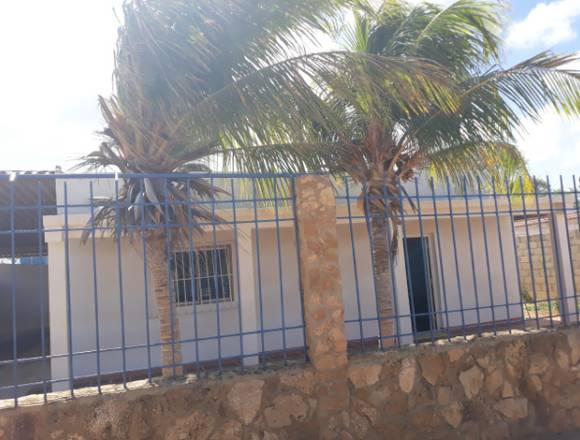 VENDO CASITA DE PLAYA EN LOS TAQUES SECTOR AURORA en Los Taques (Municipio)