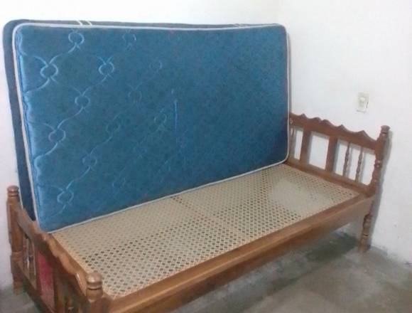 Cama de Madera con Colchón en Ilopango (Municipio)