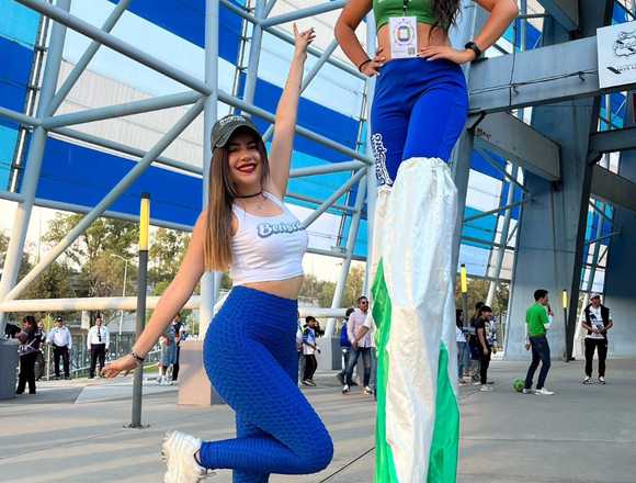 Espectáculo en Puebla: Edecanes y Zanqueros