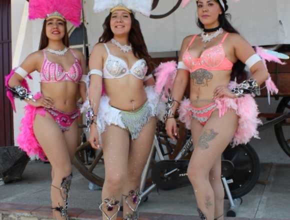 Batucada + Bailarinas + Zanqueros / Desfiles