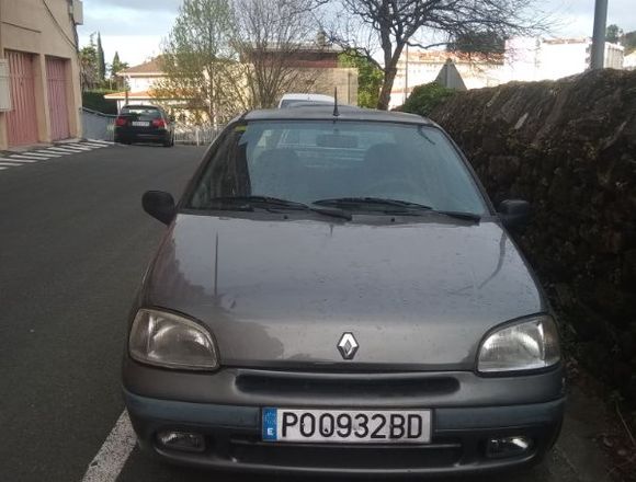 Se vende Renault Clio gris