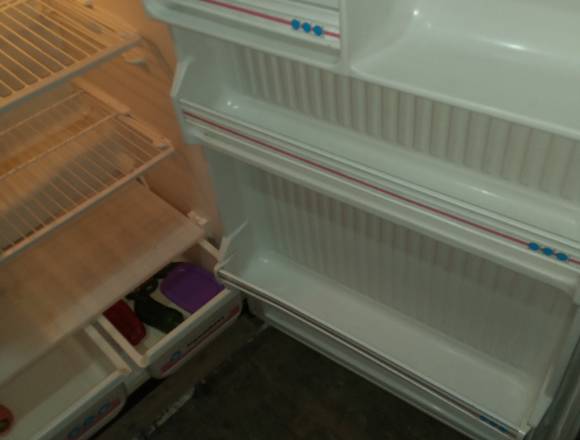 Vendo por urgencia económica nevera no frost en Quito (Cantón)