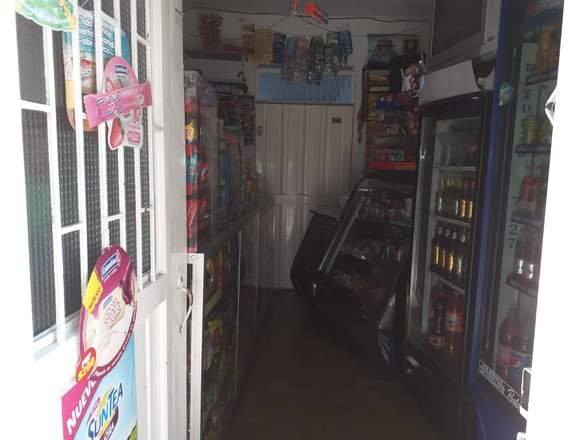 se vende tienda en local bien acreditado