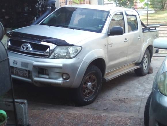 Vendo Toyota hilux kun en Fuerte Olimpo (Distrito)