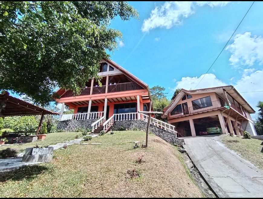 Venta de Propiedad + 2 Casas en SJ. 25-1620 en Desamparados (Cantón)