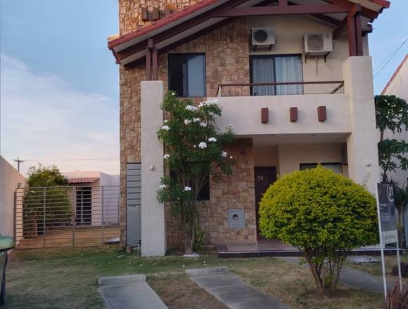 Casa para familia en Oferta en Santa Cruz (Localidad)
