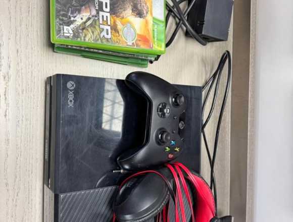 Xbox One con palanca y juegos