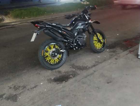 Vendo o cambio moto igm 250 en Quito (Cantón)