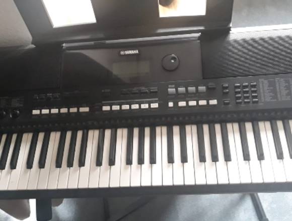 Yamaha Klavier mit Ständer in Kronberg im Taunus (Lokalität)