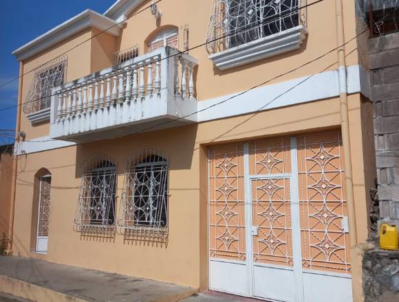 casa de dos niveles cerca de cruz roja en Quezaltepeque (Municipio)