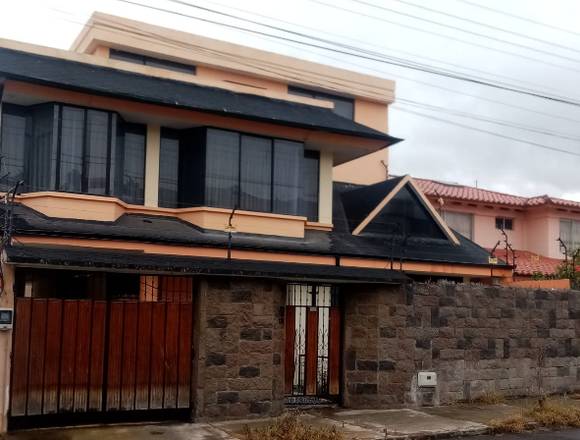 CASA SECTOR RESIDENCIAL A DOS CUADRAS MULTIPLAZA en Riobamba (Cantón)