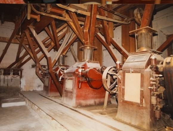ANTIGUA MAQUINARIA DE FABRICA DE HARINAS en Villafranca de los Caballeros (Municipio)