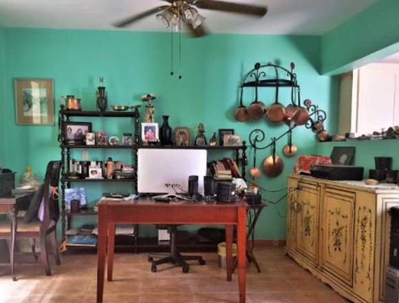 Amplia casa con una recamara en la planta baja