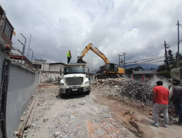 Derrocamiento, desbanques, limpieza de terrenos, en Quito (Cantón)