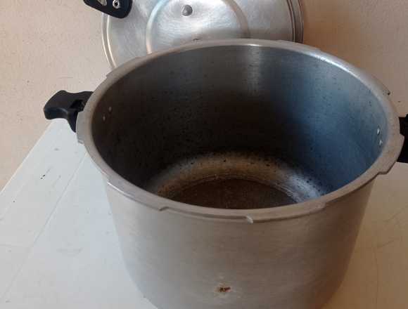 VENDO OLLA A PRESION 24 LTS en Los Alcarrizos (Municipio)