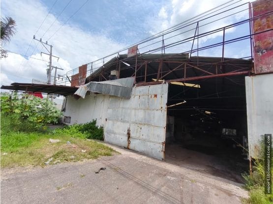 BODEGA EN VENTA 2000 M2 CARRETERA SAHUAYO/JIQUILPAN, MICHOACAN