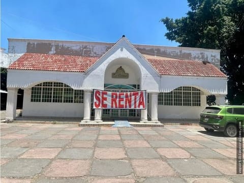 BODEGA EN RENTA 740 m2, BLVD LAZARO CARDENAS NORTE SAHUAYO MICH.