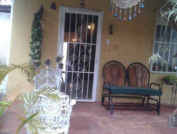 Casa tipo campestre más un anexo de 2 hab. en Guaicaipuro (Municipio)