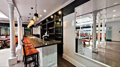 RESTAURANTE - LOCAL COMERCIAL PARA INSTITUCIÓN EMPRESA CENTRO CUENCA en Cuenca (Cantón)