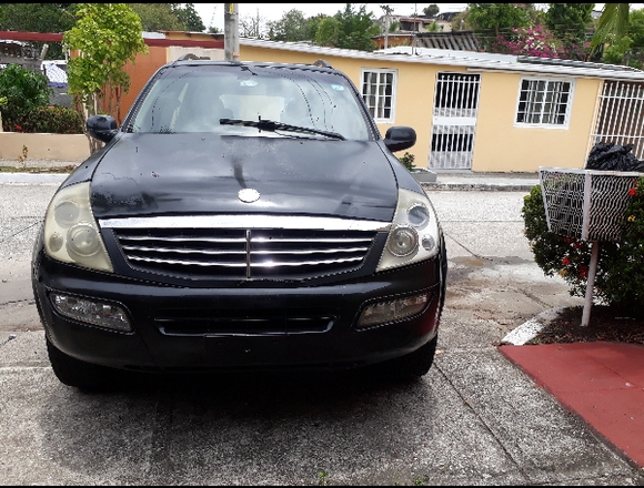 Camioneta Rexton Negra en San Miguelito (Distrito)