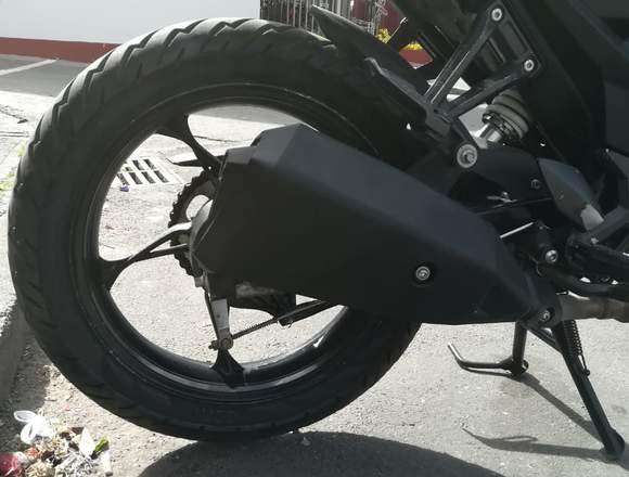 HERMOSA MOTO AKT CR5 180 2016