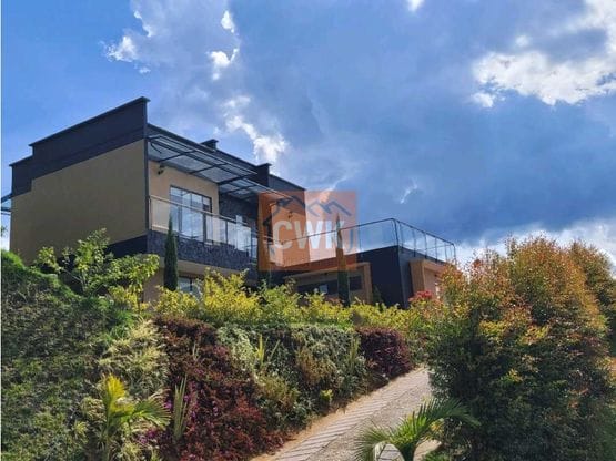Venta de Casa en Unidad Cerrada via Don Diego la Ceja