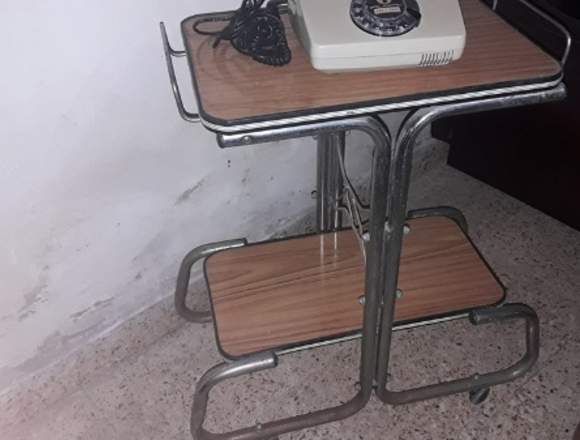 Teléfono Entel más mesa con ruedas. en Ituzaingó (Localidad)