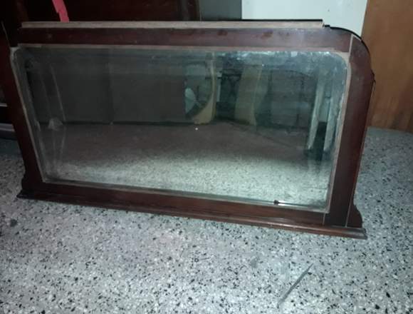 Espejo rectangular con marco de madera. en Ituzaingó (Localidad)
