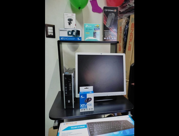 Computadora MINI + escritorio y accesorios. en Olintepeque (Municipio)