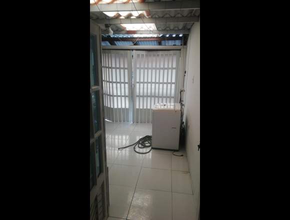 VENDO CASA 3 PLANTAS