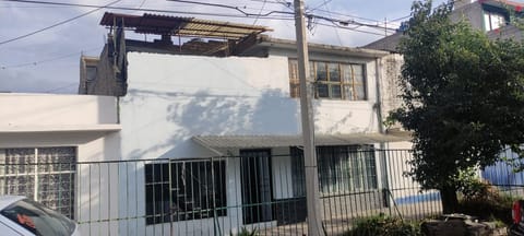 CASA CON 2 DEPTOS INDEPENDIENTES JARDINES DE SANTA CLARA en Ecatepec de Morelos (Municipio)