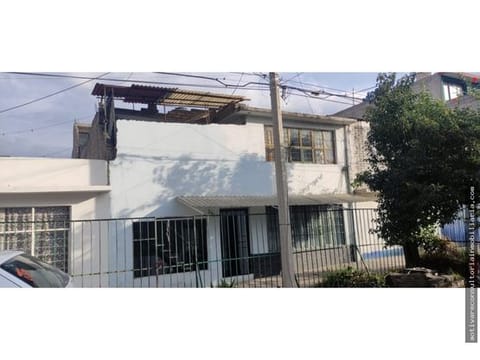 CASA CON 2 DEPTOS INDEPENDIENTES JARDINES DE SANTA CLARA