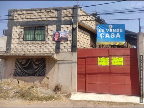 CASA DE 3 NIVELES EN PLAYA DE LAS GOLONDRINAS ECATEPEC