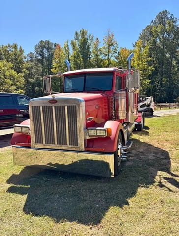 For Sale: 2005 Peterbilt 379 Sleeper Cab in Durham (Locality)